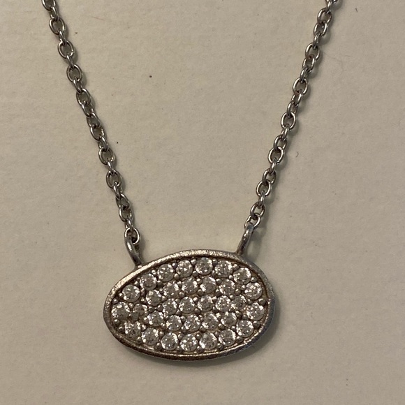 Dainty oval shaped necklace. Never worn. - Picture 3 of 7